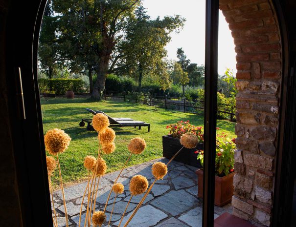 fienile indipendente veduta giardino da interno